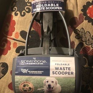 Foldable waste scooper by Greenbone.